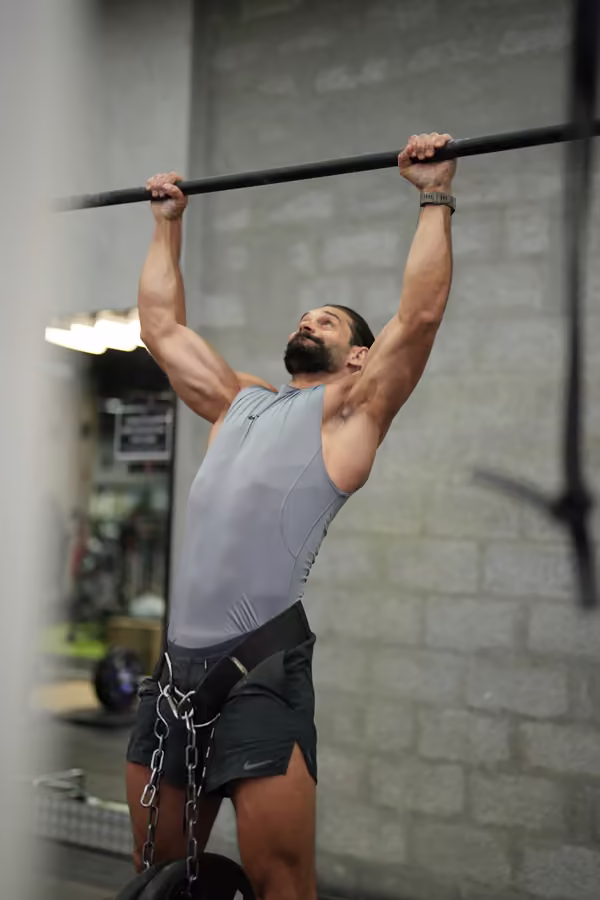 Luka Rozajac doing weighted pull-ups